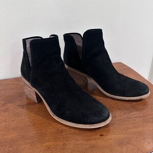 Hinge Black Booties